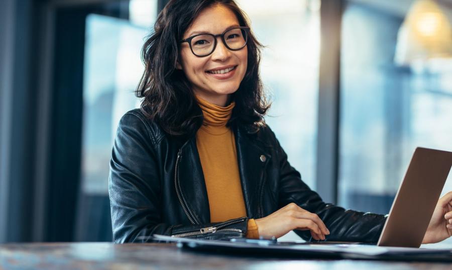 girl at laptop